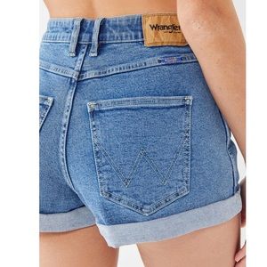 Wrangler for UO Hourglass denim shorts size 28